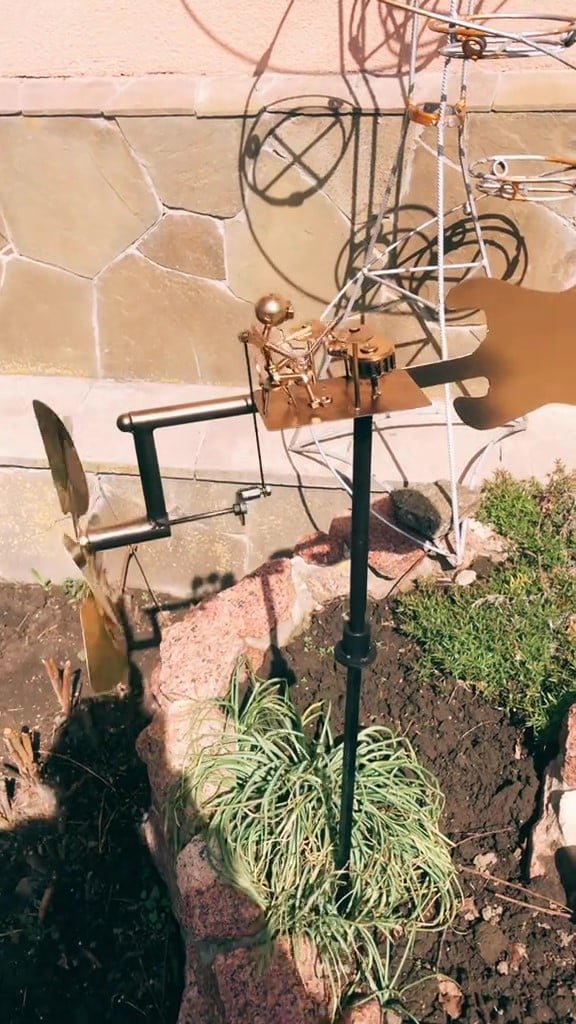 Windspiel mit Musikerfigur – für Garten und Balkon – Bild 3