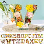 Leuchtbuchstabe aus Harz mit Trockenblumen – Bild 4
