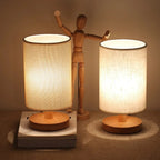 Holztischlampe – skandinavisch, Leinenschirm