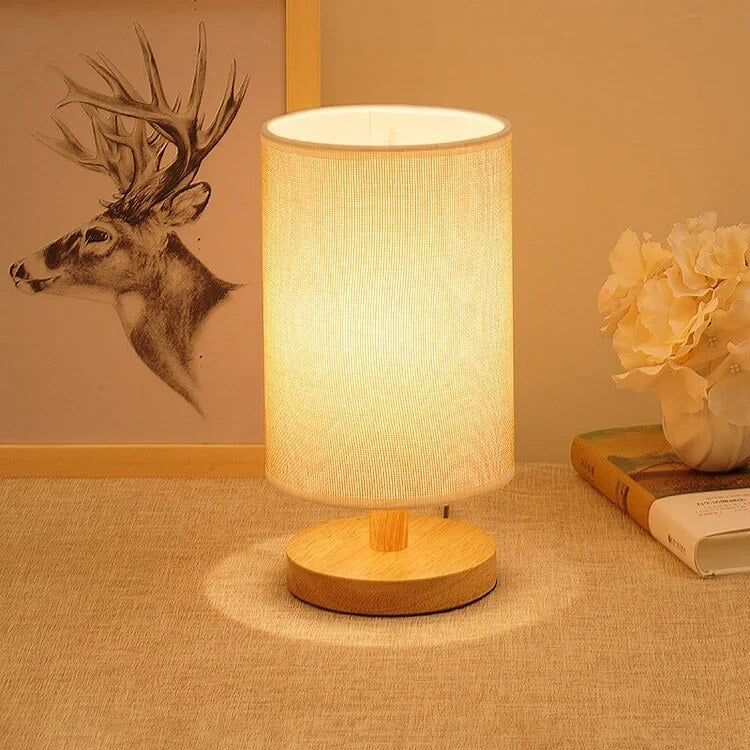 Holztischlampe – skandinavisch, Leinenschirm