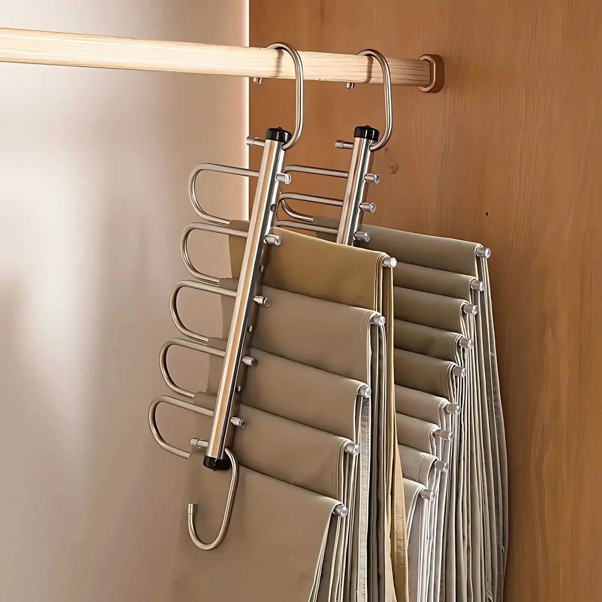 Kleiderbügel aus Edelstahl – modern, elegant