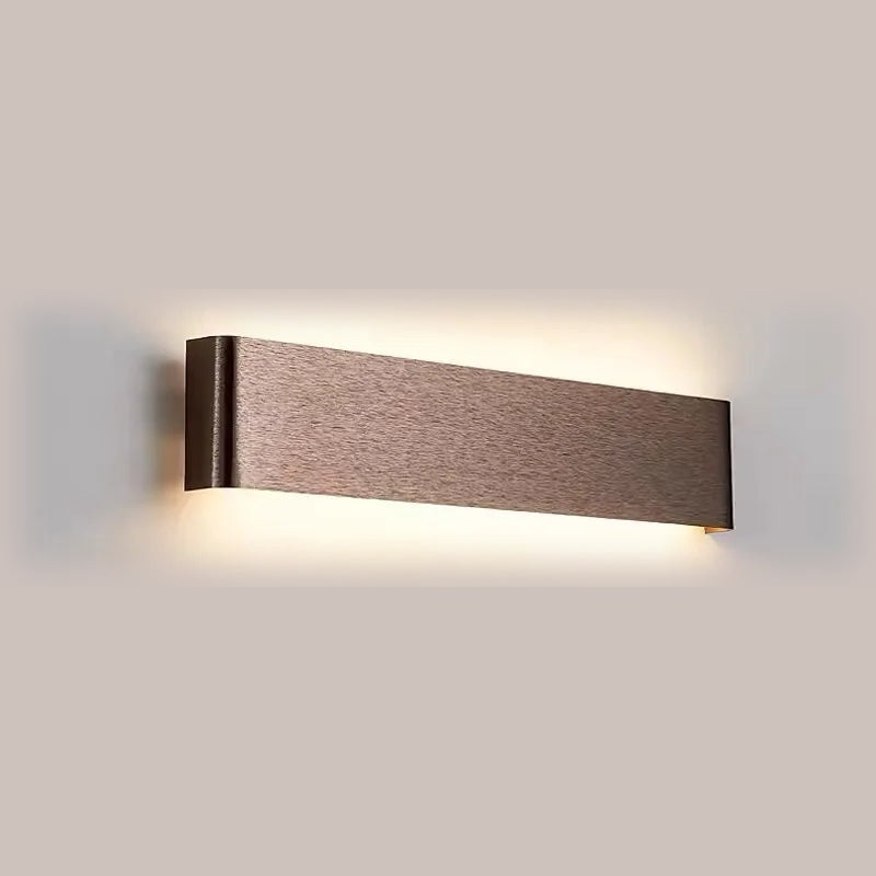 LED-Wandleuchte als Linie Braun