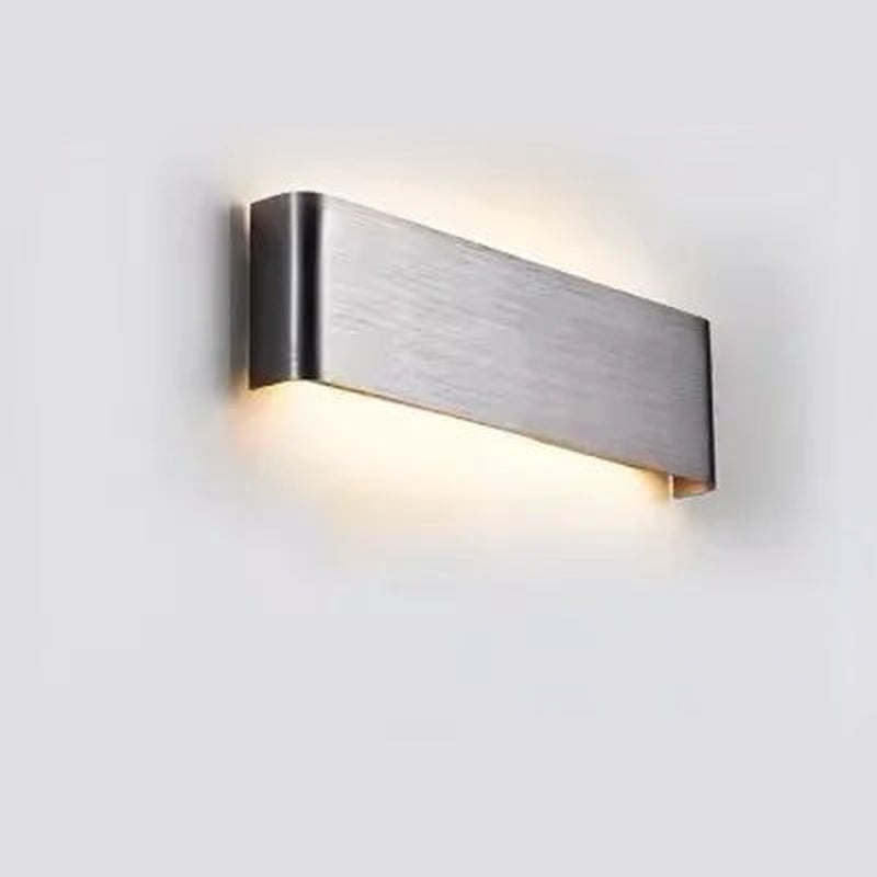 LED-Wandleuchte als Linie Silber